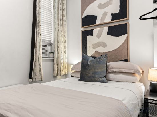 Фото Times Square Apartment