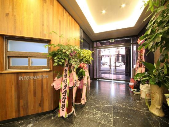 Фото The Stone Bridge Hotel