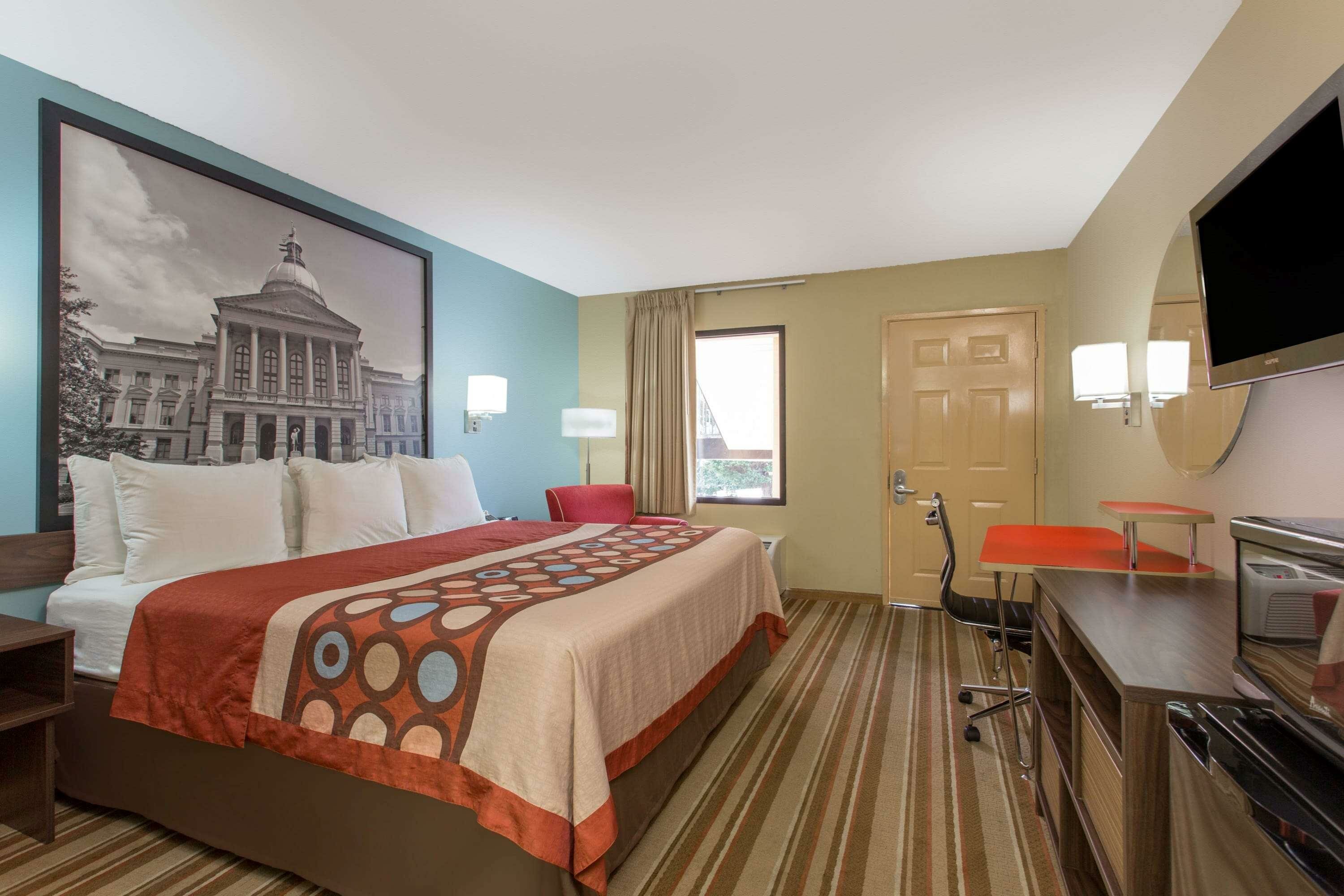 Фото Super 8 by Wyndham Forest Park