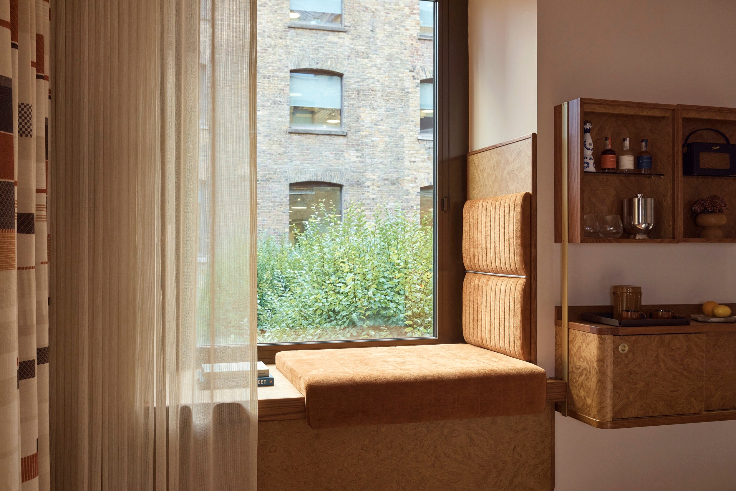 Фото Devonshire Club & Hotel