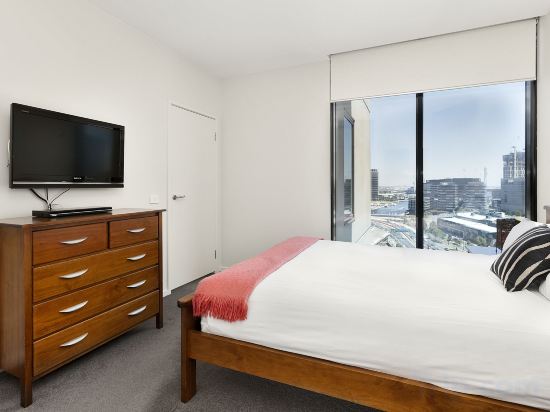 Фото Waterfront Melbourne Apartments