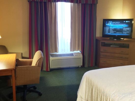 Фото Hampton Inn Hays-North of i 70