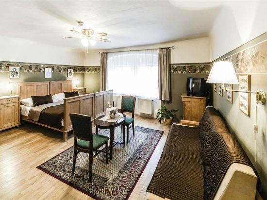 Фото Archibald At the Charles Bridge