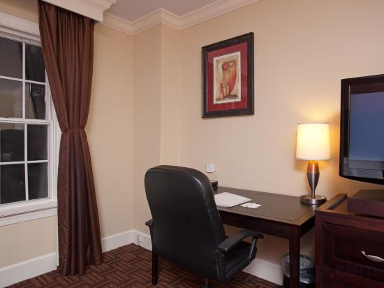 Фото Hampton Inn & Suites Stamford