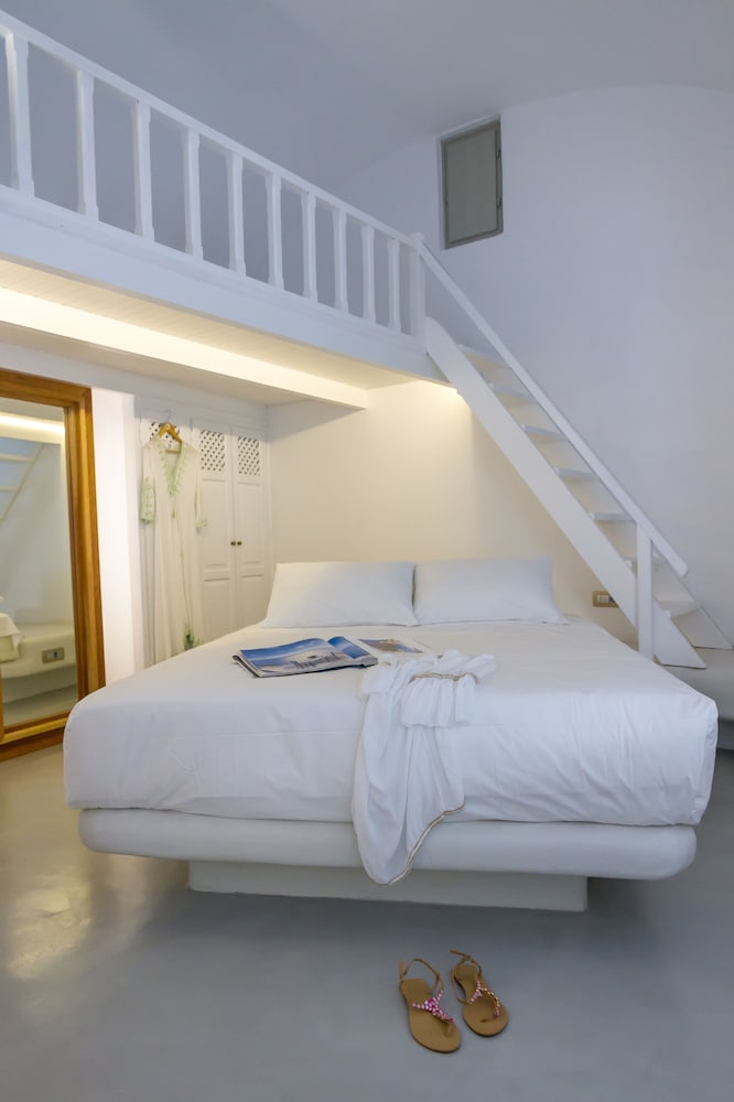 Фото Allure Breeze Suites