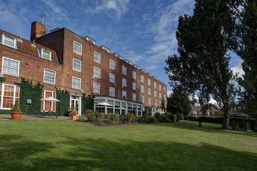 Гостиница Best Western Welwyn Garden City Homestead Court Hotel в Хатфилде