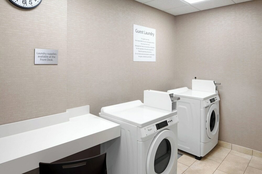 Фото Courtyard by Marriott Wayne Fairfield