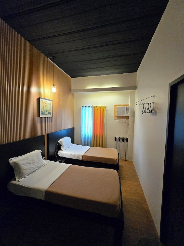 Фото First Pacific Inn
