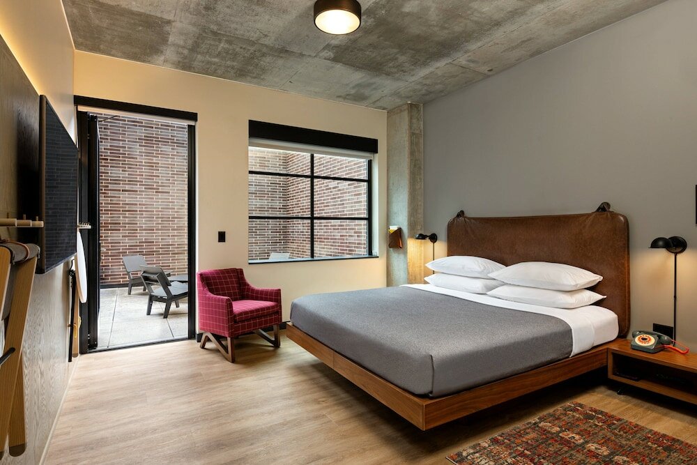 Фото Moxy Minneapolis Downtown