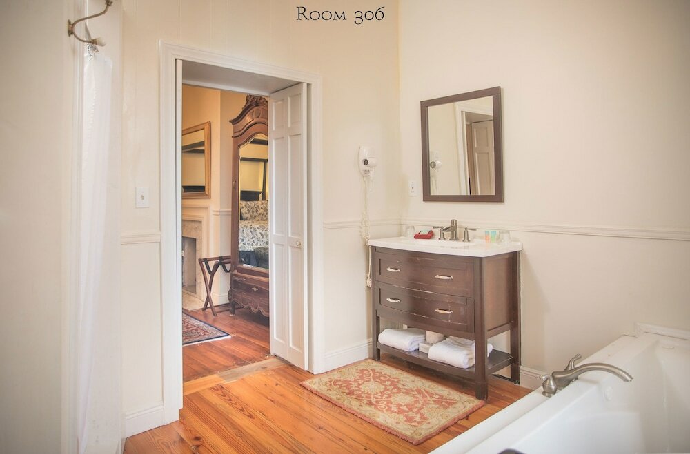 Фото 17Hundred90 Inn and Restaurant