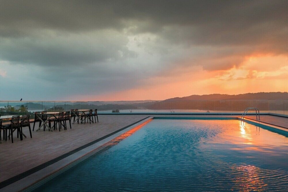 Фото Hotel Hilltop International