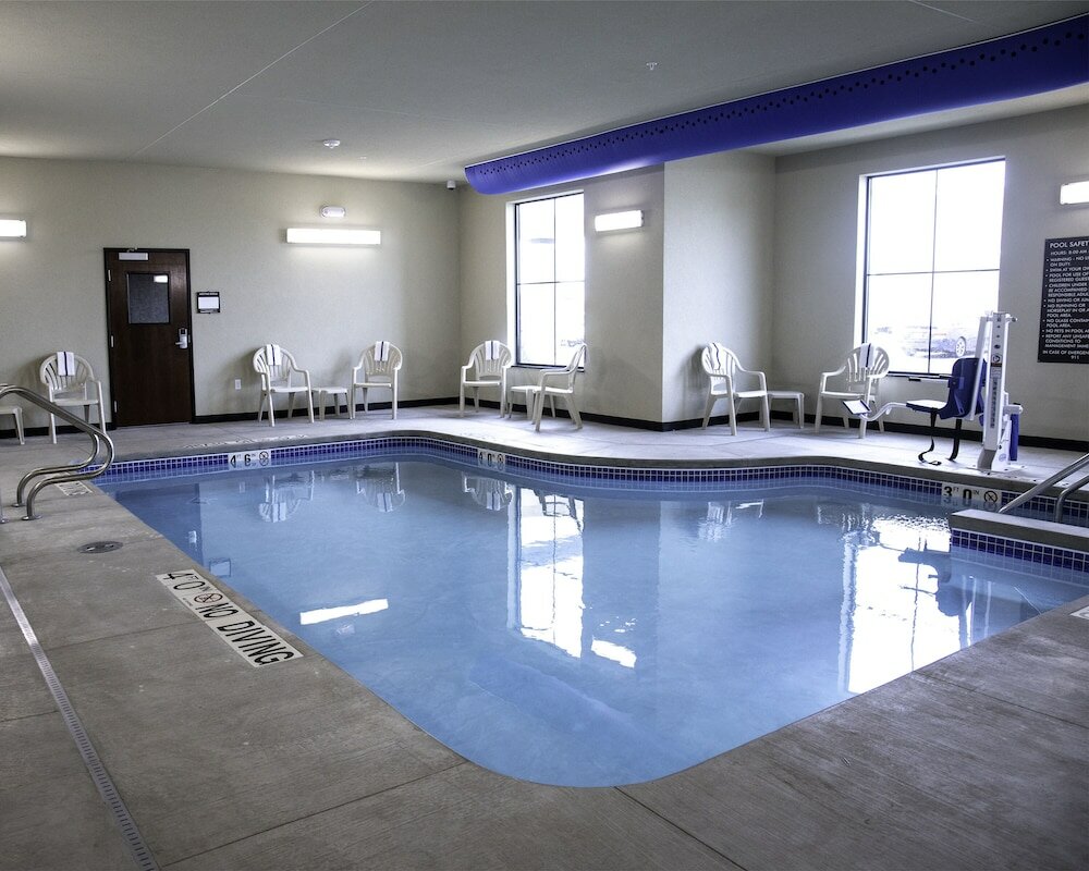 Фото Cobblestone Hotel & Suites - Two Rivers