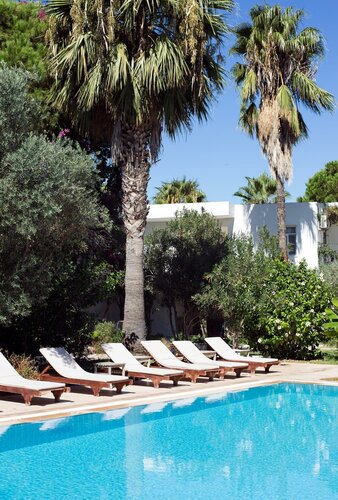 Гостиница Chillos Beach Hotel & Lounge в Орхание
