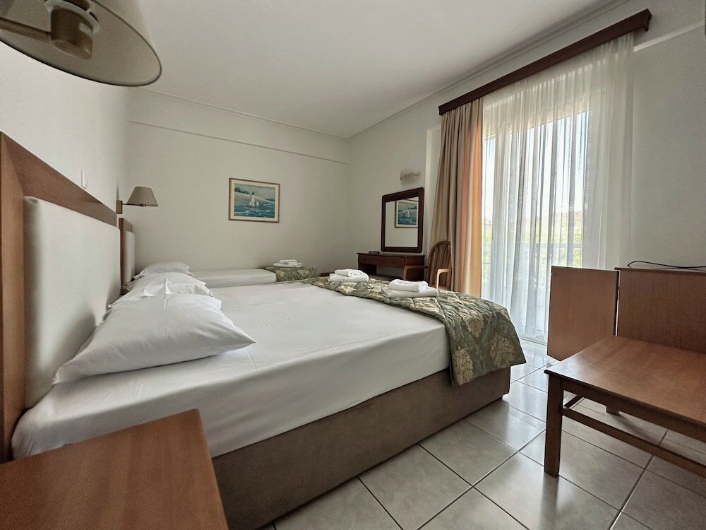 Фото Hotel Ioni