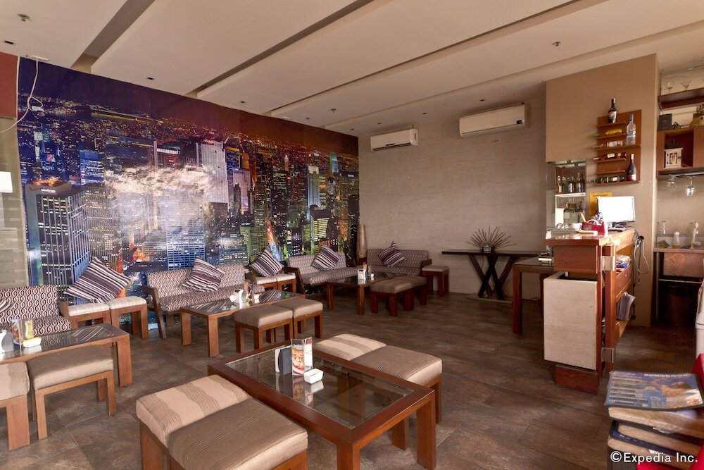 Фото Castle Peak Hotel