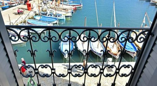 Гостиница Hôtel Restaurant de La Tour в Тулоне