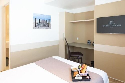 Гостиница Hôtel Le Saint Germain в Севране