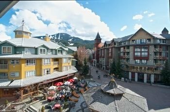 Гостиница Whistler Blackcomb VR at Town Plaza в Уистлере