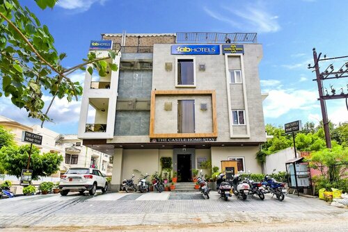 Fabhotel The Castle Homestay