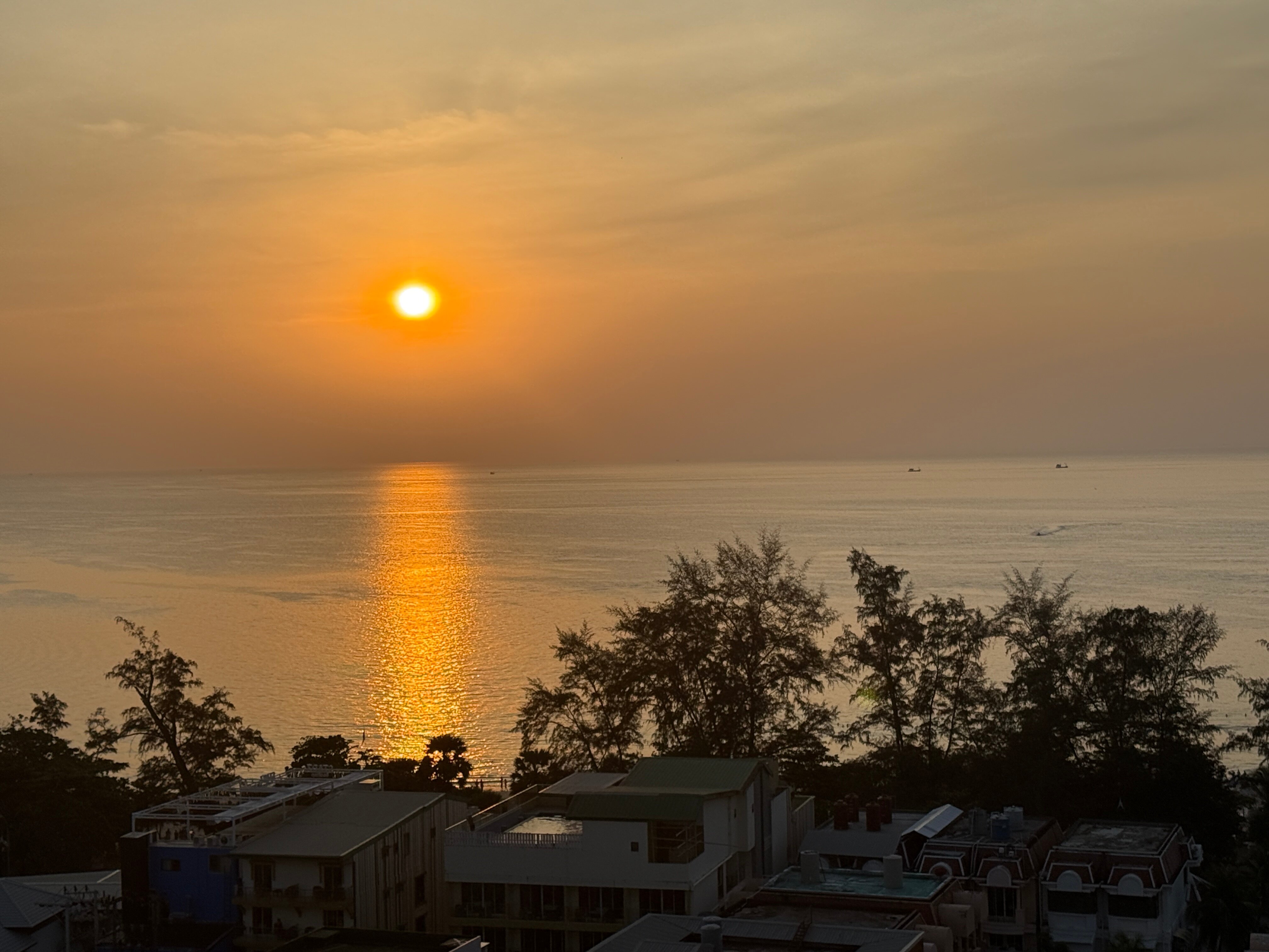 Фото Waterfront Suites Phuket