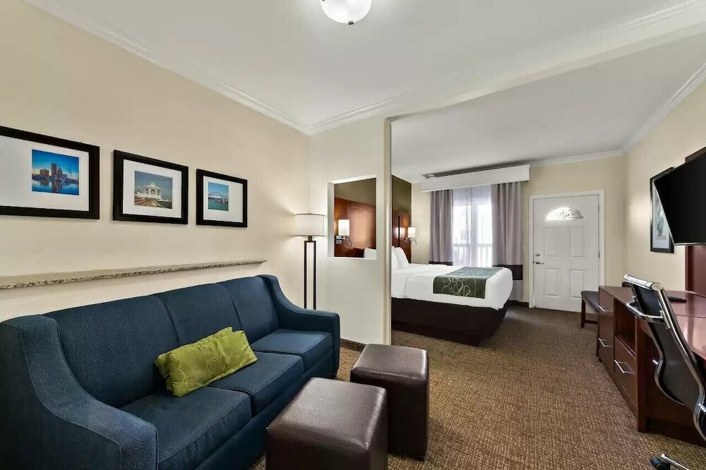 Фото Comfort Suites Central