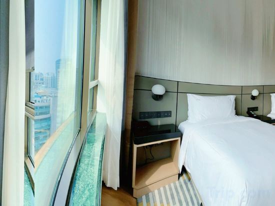 Фото Holiday Inn Shanghai Nanjing Road