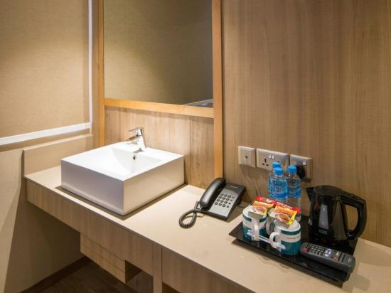 Фото Hotel 81 Premier Star