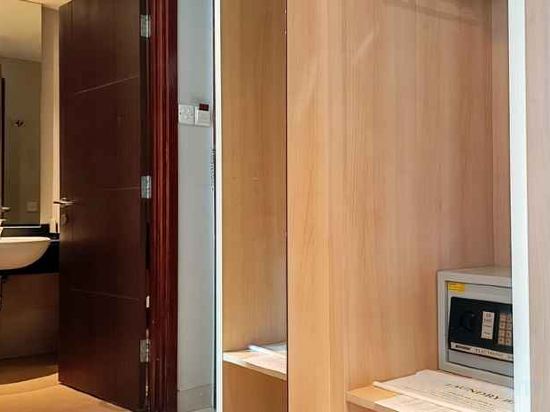 Фото Grand Cakra Hotel