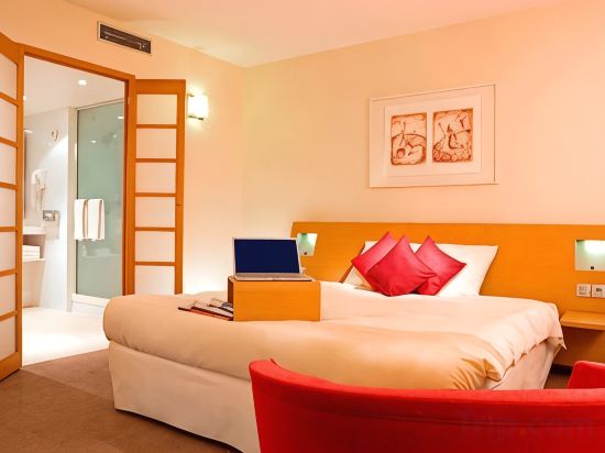 Фото Novotel Paris La Défense Esplanade