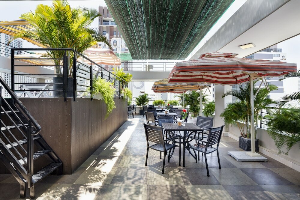 Фото Maple Leaf Hotel & Apartment