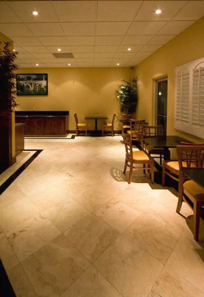 Фото Thunderbird Lodge in Riverside