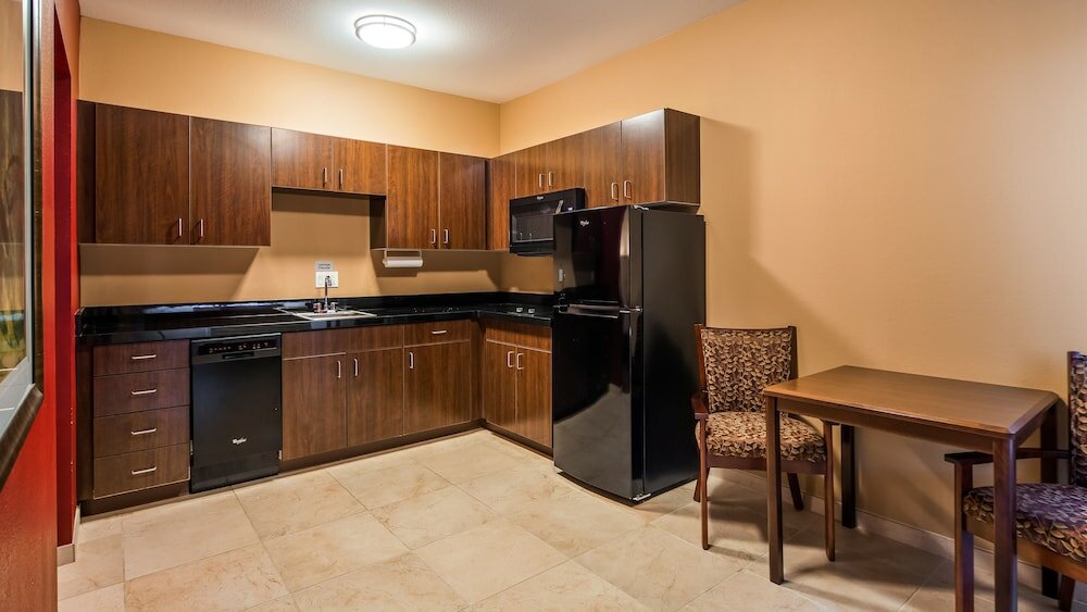 Фото Best Western Plus Hudson Hotel & Suites