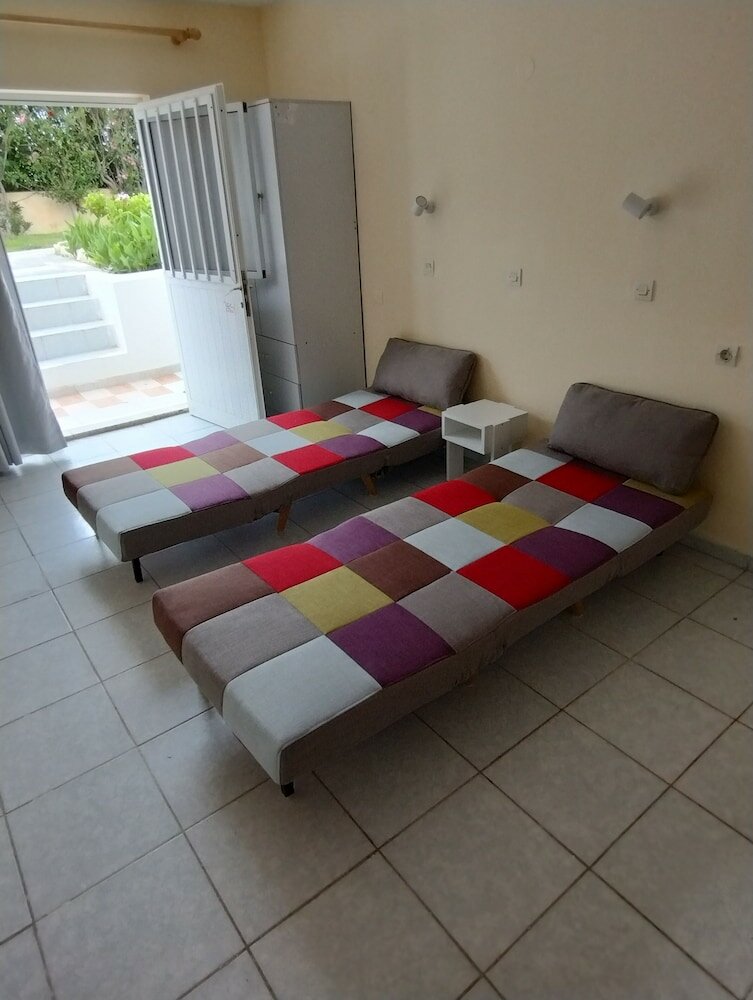 Фото Leonidas Hotel and Studios