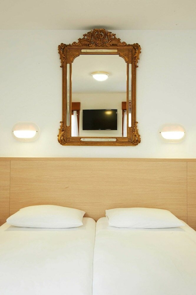 Фото Hotel Darcet Paris