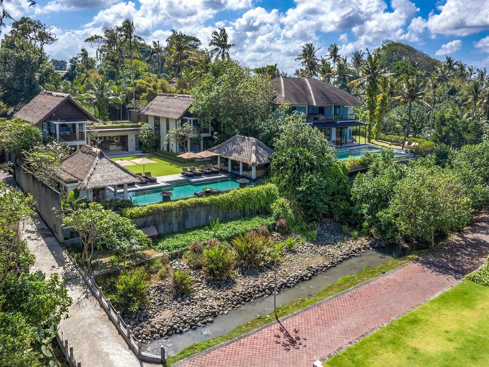 Фото Seseh Beach Villas