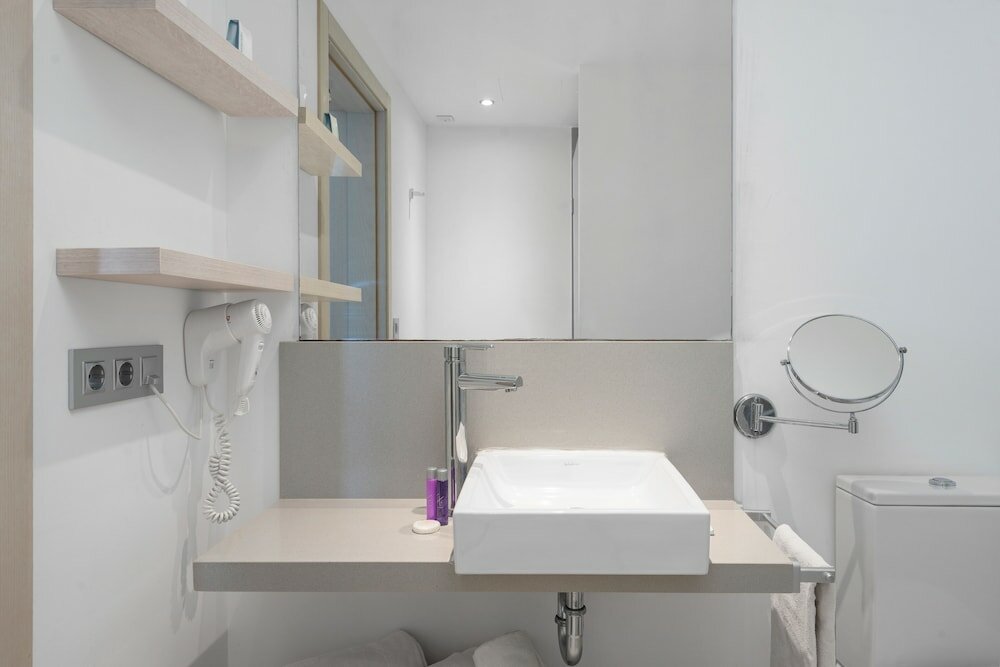 Фото Llaut Boutique Hotel