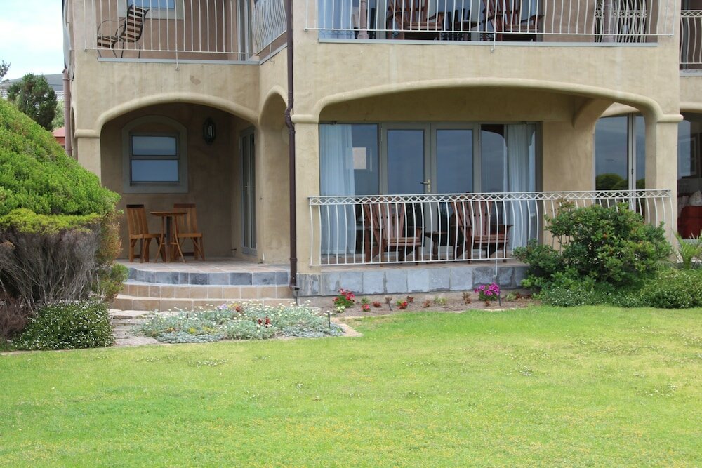 Фото On the Cliff Guest House