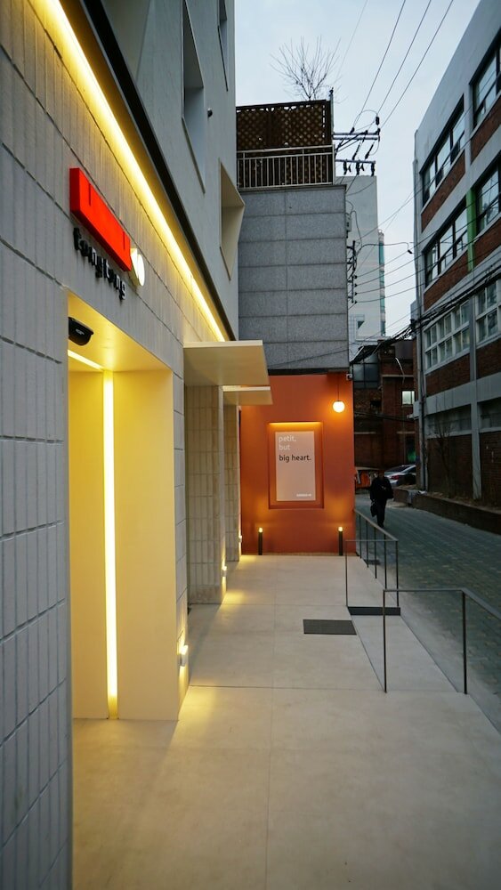 Фото Tong Tong Petit Hotel