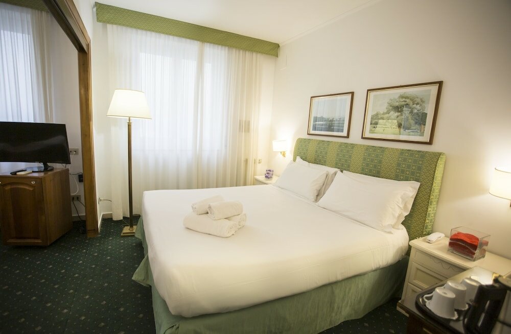Фото Hotel Napoleon