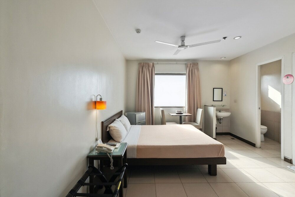 Фото Governor Forbes Inn