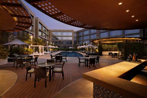 Гостиница Hilton Bangalore Embassy GolfLinks в Бангалоре