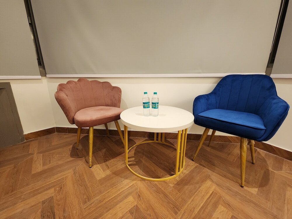 Фото Hotel Square 9 Inn