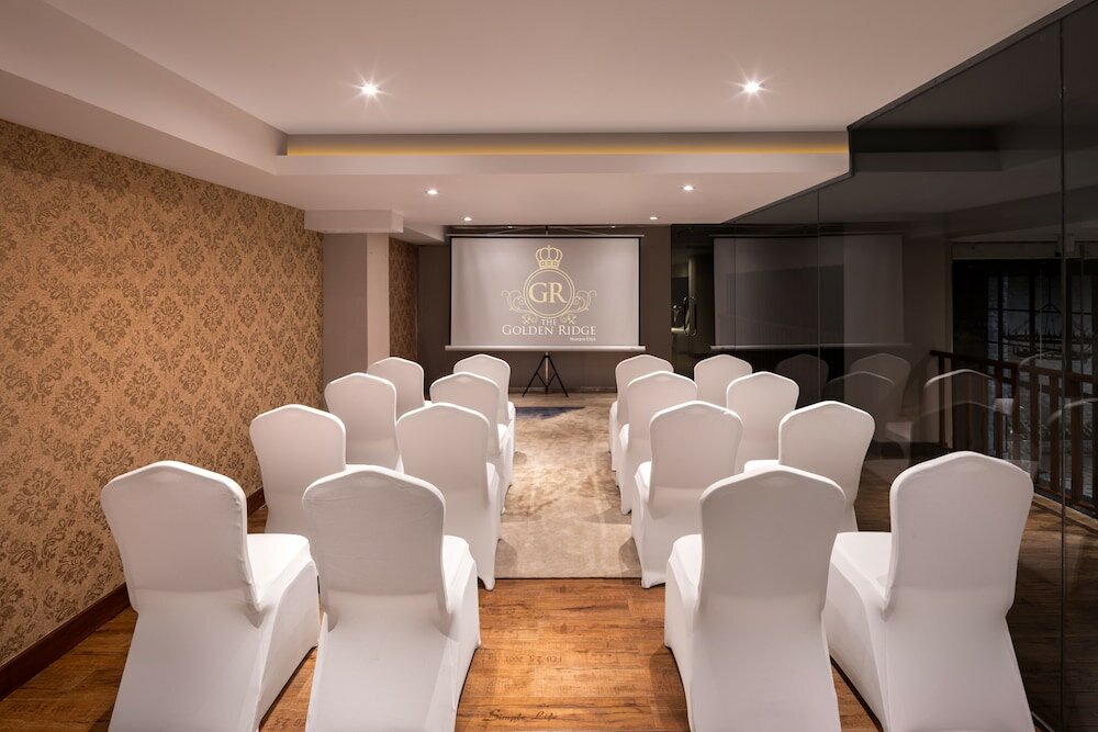 Фото The Golden Ridge Hotel