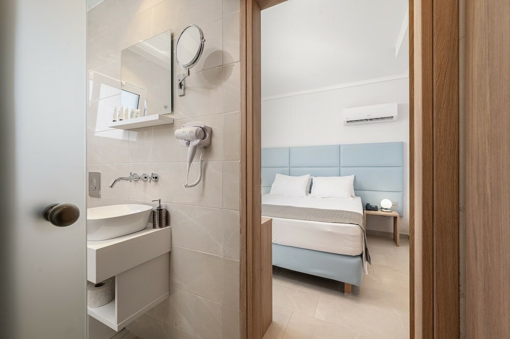 Фото Poseidon Hotel and Apartments