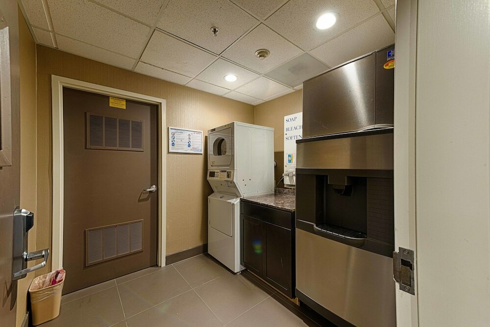 Фото Best Western Plus Delta Inn & Suites