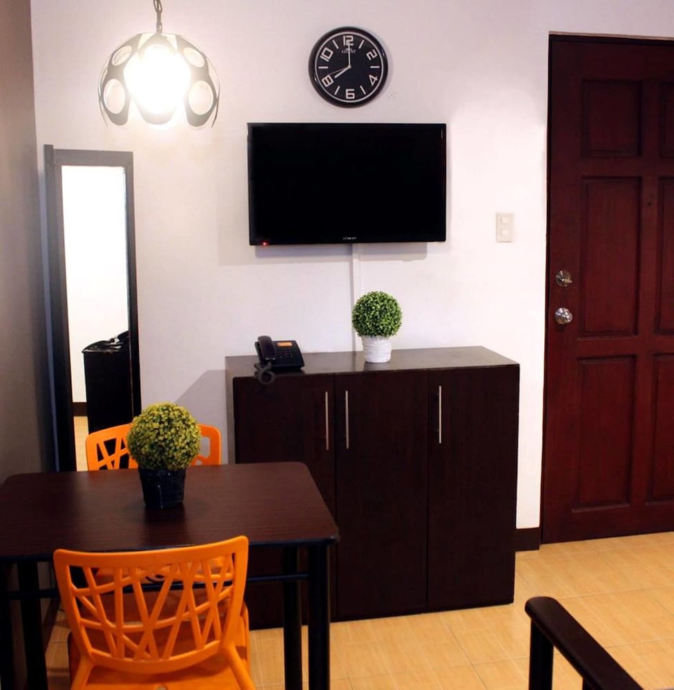 Фото Frederick's Apartelle