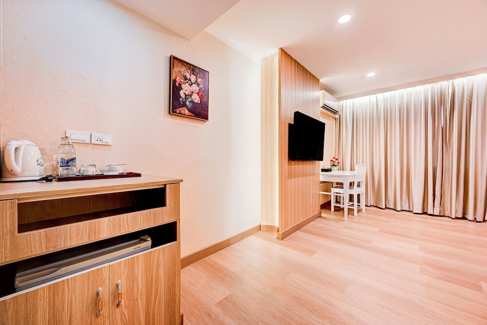 Фото The Travellers Hotel