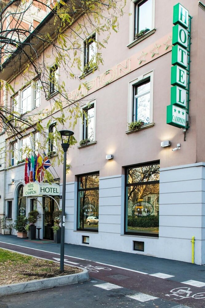 Фото отеля 1