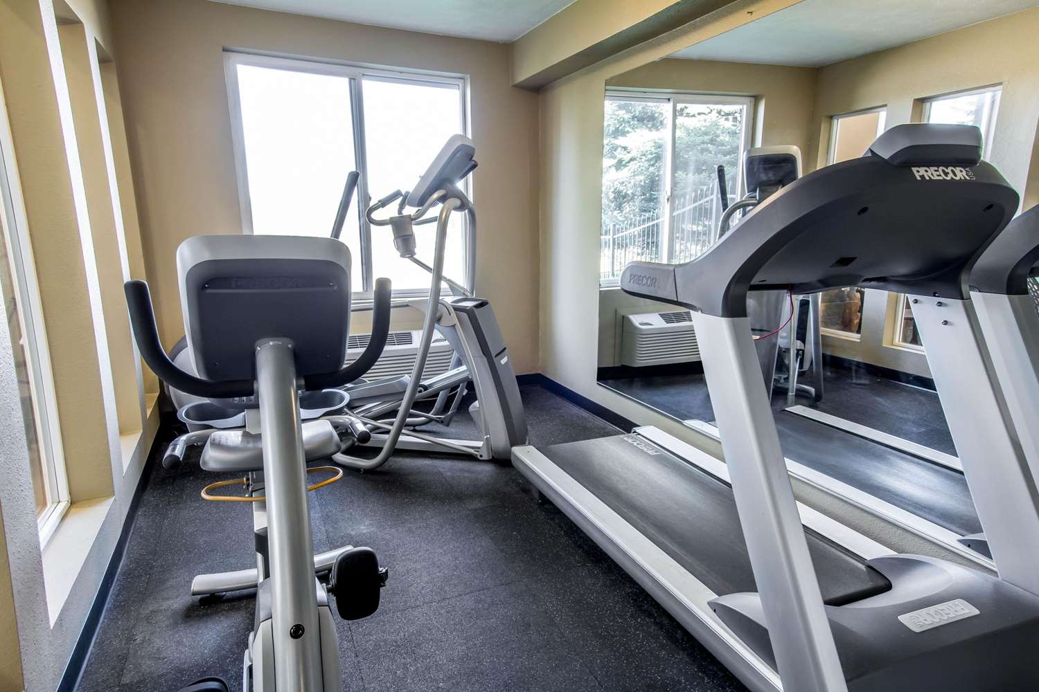 Фото Comfort Inn & Suites