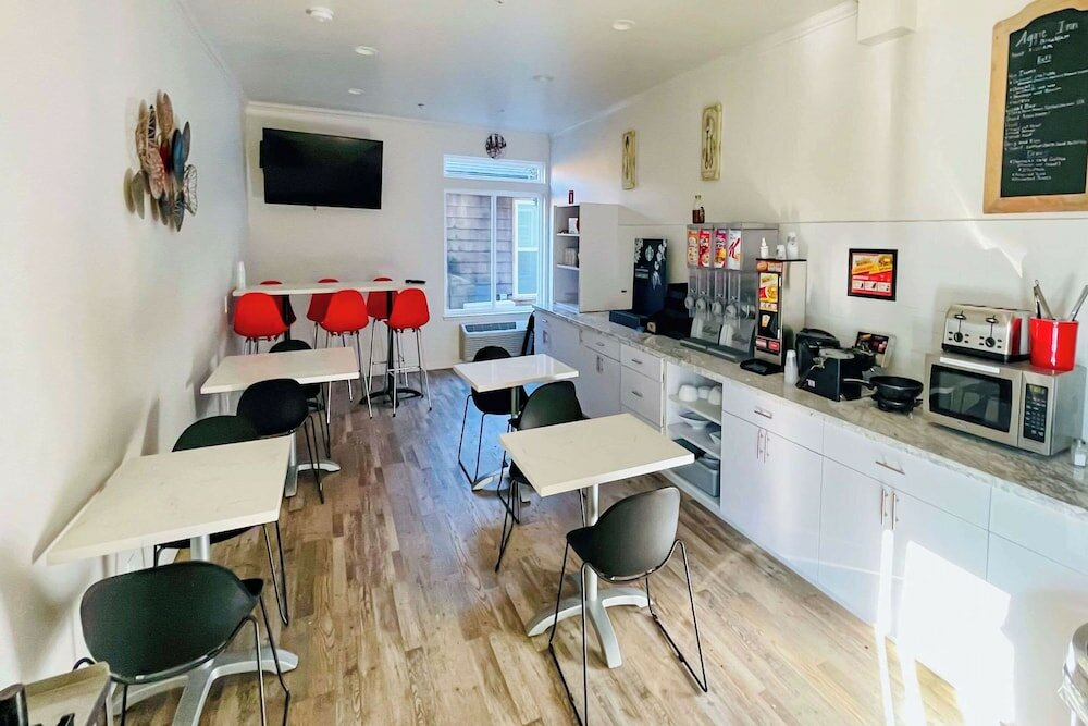 Фото Aggie Inn, Ascend Hotel Collection